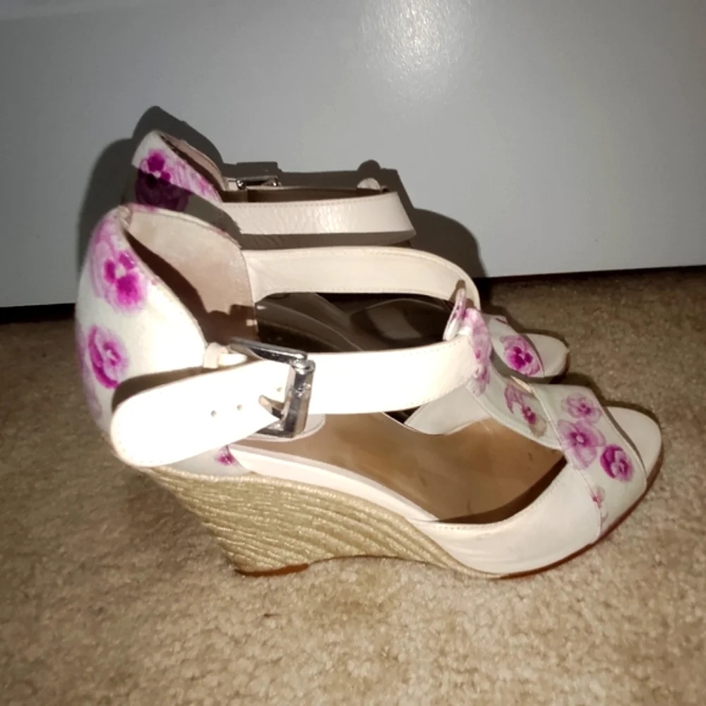 COLE HAAN Air Zoe White Leather Pansy Fabric Print Wedge